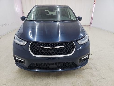 Used 2023 Chrysler Pacifica Touring-L FWD image 15