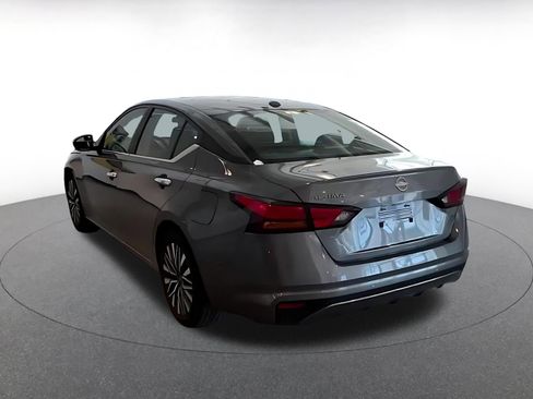 Used 2025 Nissan Altima 2.5 SV image 10