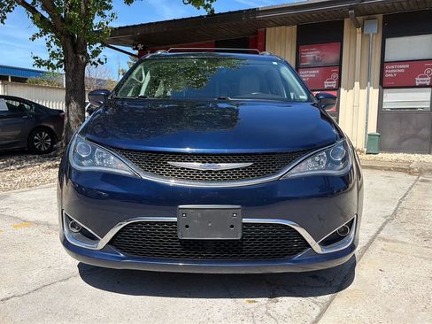 Used 2017 Chrysler Pacifica Touring-L image 14