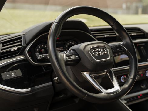 Used 2023 Audi Q3 2.0T Premium w/ Convenience Package AWD/4WD image 10