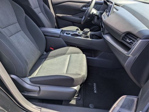 Used 2024 Nissan Rogue SV image 29