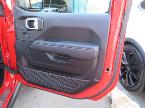 Used 2021 Jeep Wrangler Unlimited Sahara w/ Cold Weather Group image 19