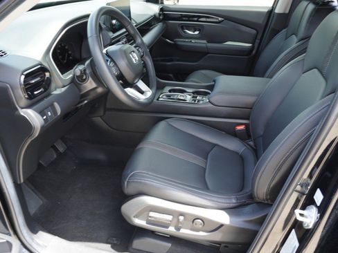Used 2025 Honda Pilot Touring image 13