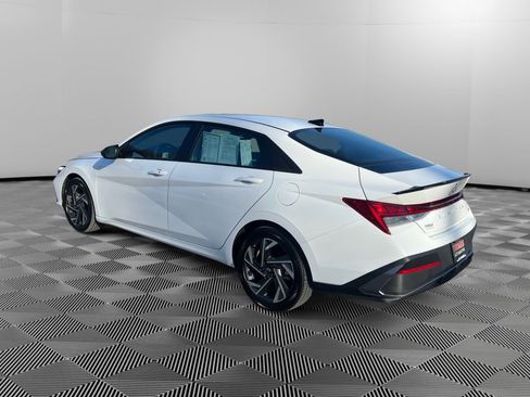 Certified 2025 Hyundai Elantra SEL image 5