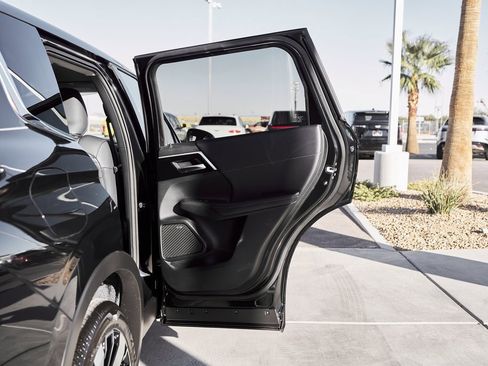 New 2025 Mitsubishi Outlander SE image 13