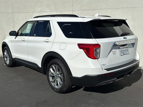 Certified 2022 Ford Explorer XLT w/ Equipment Group 202A image 4