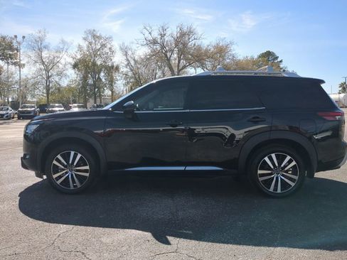 Certified 2025 Nissan Pathfinder Platinum FWD image 7