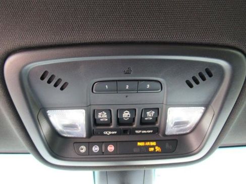 Used 2023 Chevrolet Traverse High Country FWD image 29