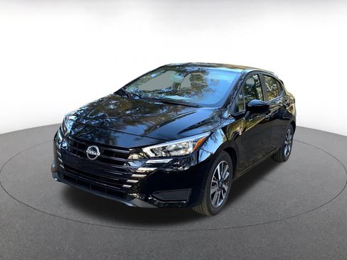 Used 2025 Nissan Versa SV image 3