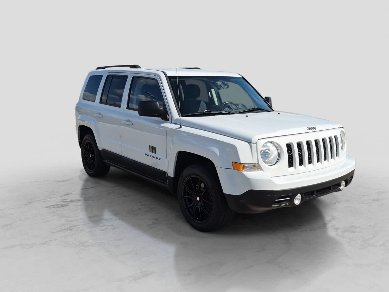 Used 2017 Jeep Patriot Latitude FWD image 2