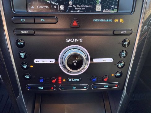 Used 2019 Ford Explorer Limited w/ Class III Trailer Tow Package image 32