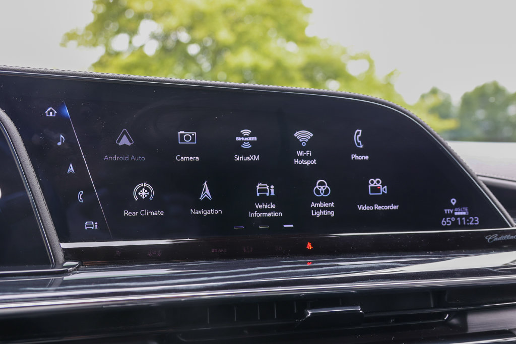Used 2023 Cadillac Escalade Sport w/ LPO, ONYX Package AWD/4WD image 18