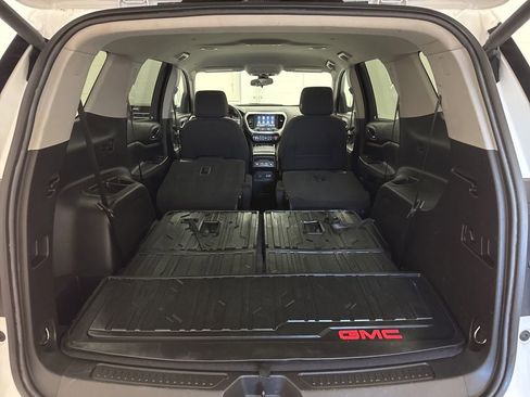 Used 2023 GMC Acadia SLE w/ Driver Convenience Package FWD image 9
