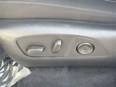 Used 2025 GMC Acadia Elevation image 22