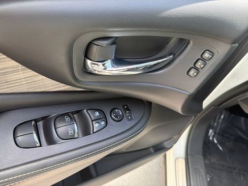 Used 2018 Nissan Murano SL w/ Cargo Package FWD image 18
