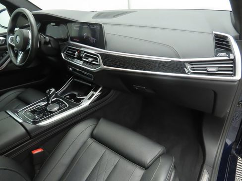 Used 2020 BMW X7 M50i image 17