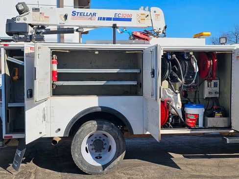 Used 2019 Ford F550 4x4 Regular Cab Super Duty image 9