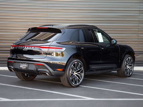 Certified 2026 Porsche Macan AWD/4WD image 7