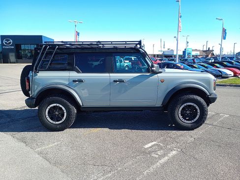 Used 2021 Ford Bronco Badlands image 2