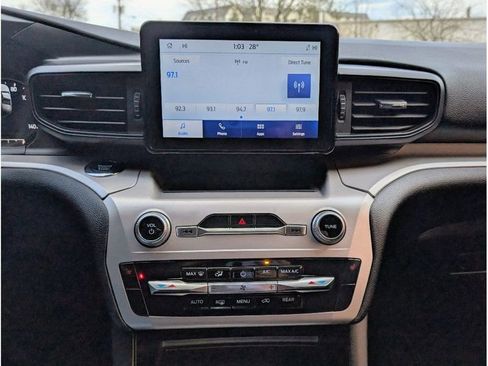 Used 2023 Ford Explorer XLT image 21