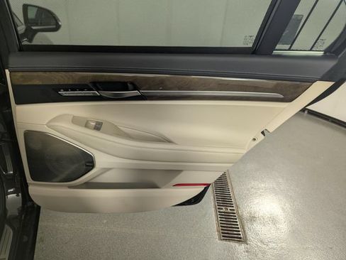Used 2019 Genesis G90 5.0 Ultimate RWD image 19