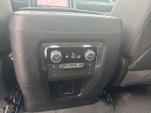 Used 2025 GMC Yukon AT4 w/ AT4 Premium Package image 32