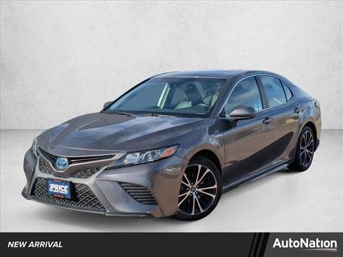 Used 2019 Toyota Camry SE image 1
