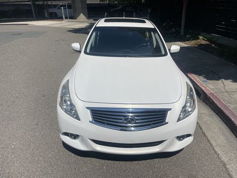 Used 2015 INFINITI Q40 w/ Navigation Package RWD image 3