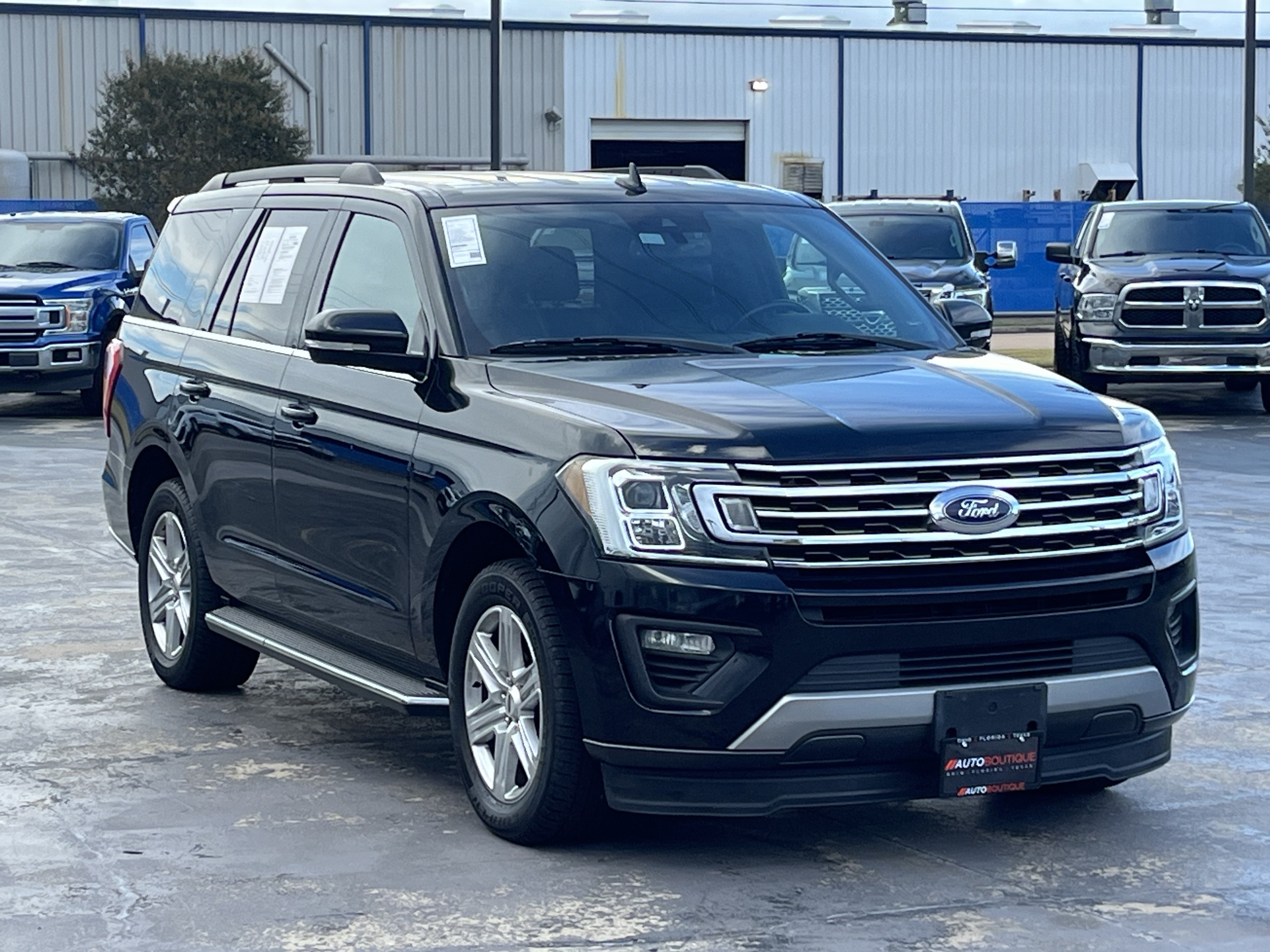 Used 2018 Ford Expedition XLT w/ Equipment Group 202A RWD image 5