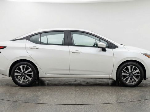 Used 2025 Nissan Versa SV w/ Trunk Package image 11