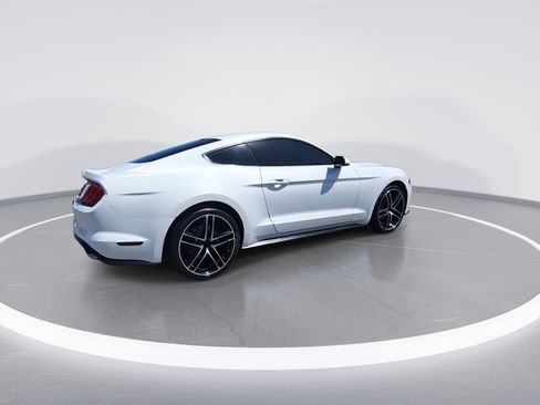 Used 2018 Ford Mustang Coupe RWD image 3