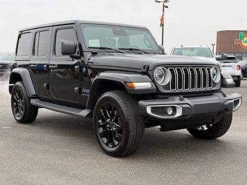 Used 2025 Jeep Wrangler Unlimited Sahara image 2