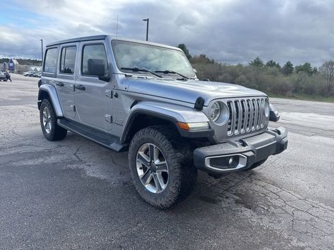 Used 2018 Jeep Wrangler Unlimited Sahara AWD/4WD image 10