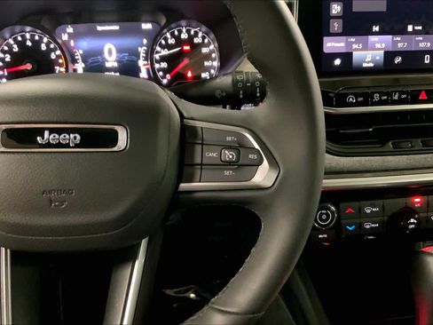 Used 2024 Jeep Compass Latitude AWD/4WD image 24