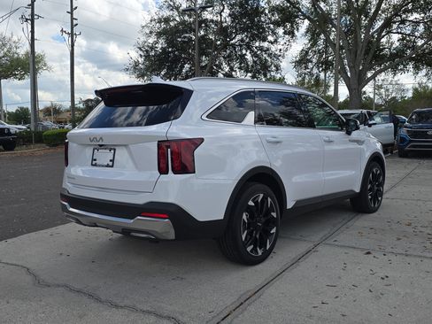 Certified 2025 Kia Sorento EX image 7