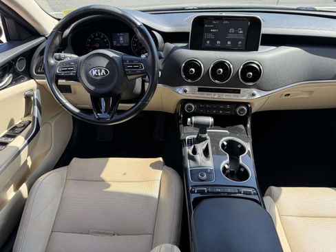 Used 2018 Kia Stinger RWD image 10