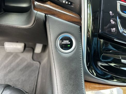 Used 2020 Cadillac Escalade Luxury RWD image 17