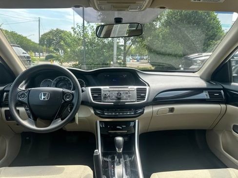 Used 2017 Honda Accord LX image 10