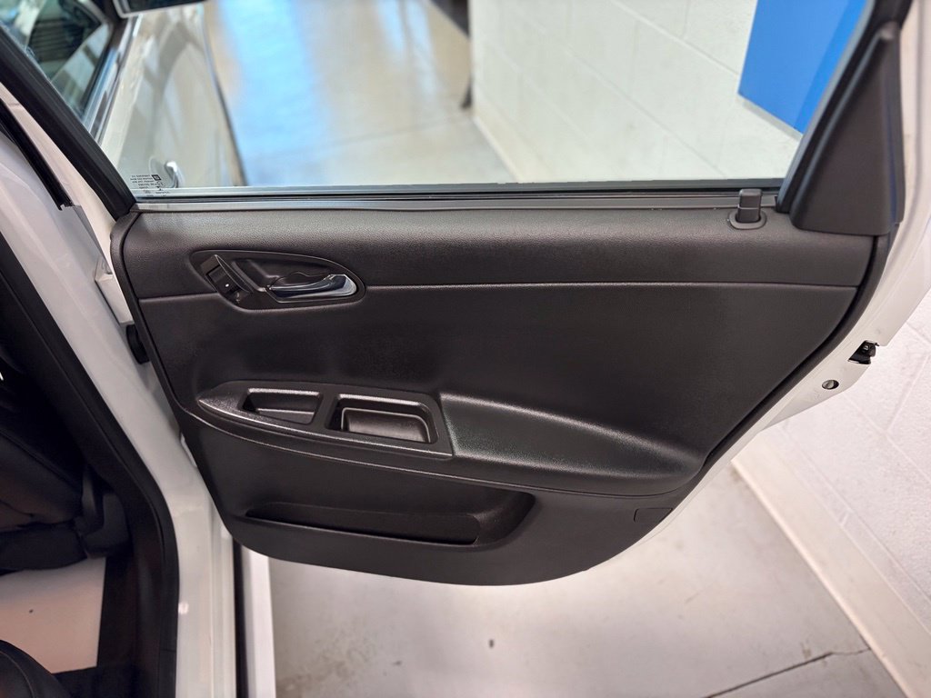 Used 2015 Chevrolet Impala LTZ FWD image 14