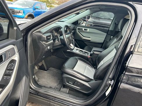 Certified 2022 Ford Explorer XLT w/ Equipment Group 202A image 12