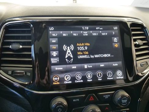 Used 2021 Jeep Grand Cherokee Laredo X image 21