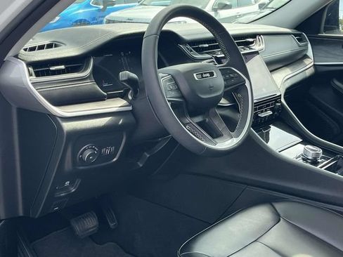 Used 2023 Jeep Grand Cherokee Limited AWD/4WD image 12