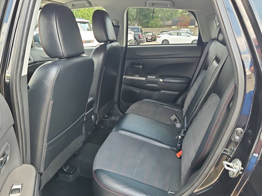 Used 2025 Mitsubishi Outlander Sport SE AWD/4WD image 28