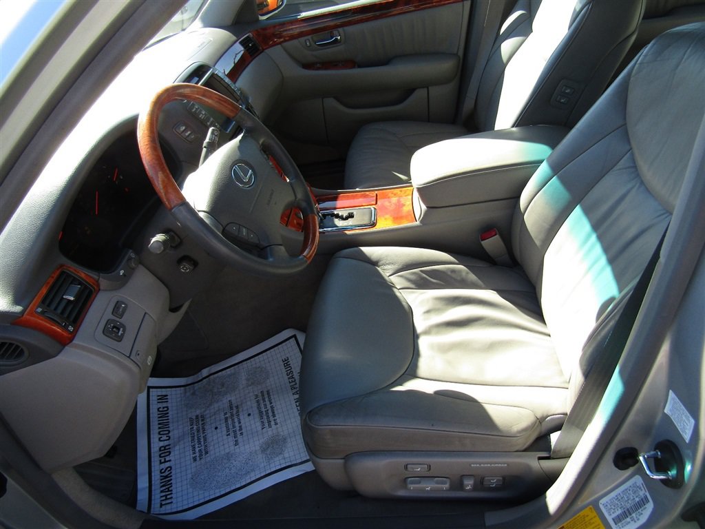 Used 2001 Lexus LS 430 RWD image 12