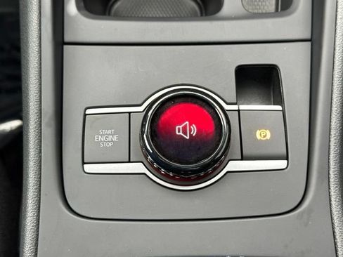 Certified 2025 Volkswagen Tiguan SE R-Line AWD/4WD image 37