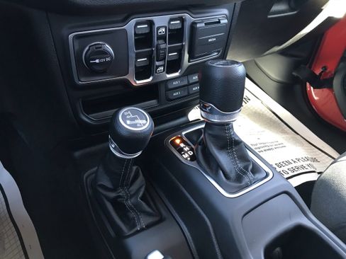 New 2025 Jeep Gladiator Sport image 26