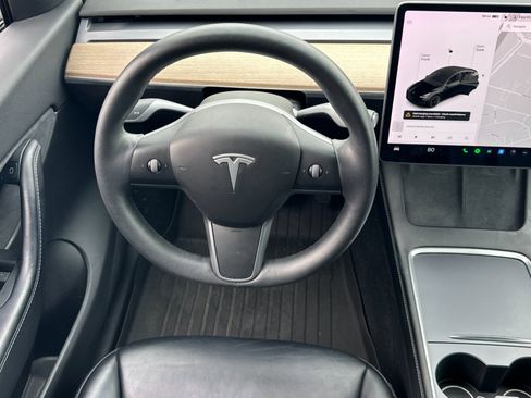 Used 2021 Tesla Model Y Long Range image 14