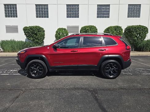 Used 2017 Jeep Cherokee Trailhawk w/ Comfort/Convenience Group AWD/4WD image 5