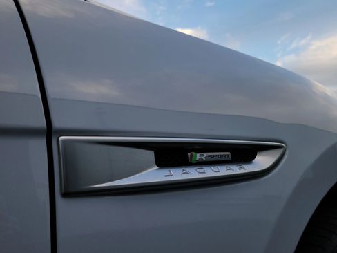 Used 2017 Jaguar F-PACE R-Sport image 24