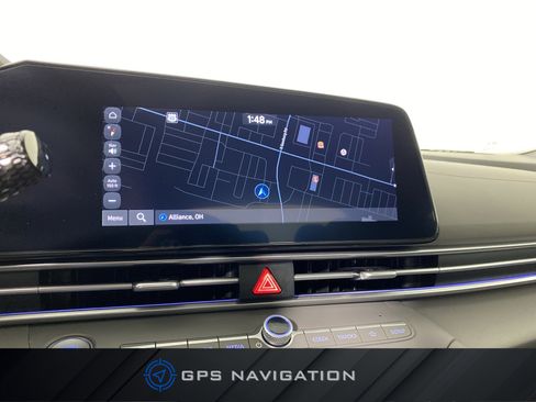 Used 2025 Hyundai Elantra SEL image 4